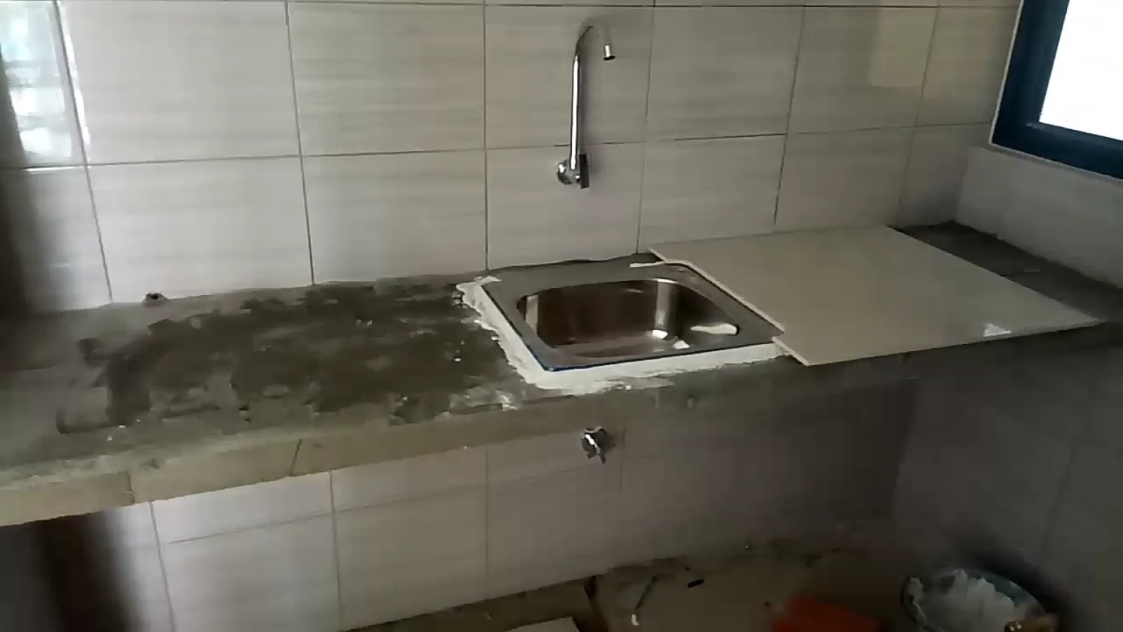 Table top kitchen meja dapur konkrit tile warna cerah. Satu rumah ada 3