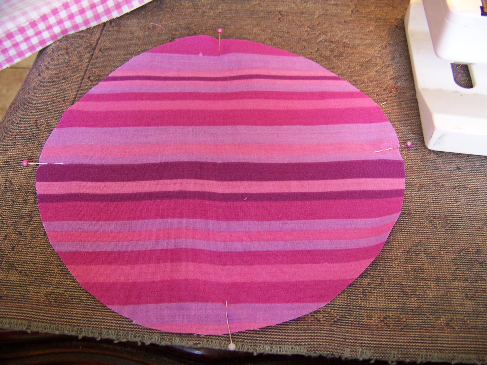 A Pretty Talent Blog Make a Round Scatter Cushion