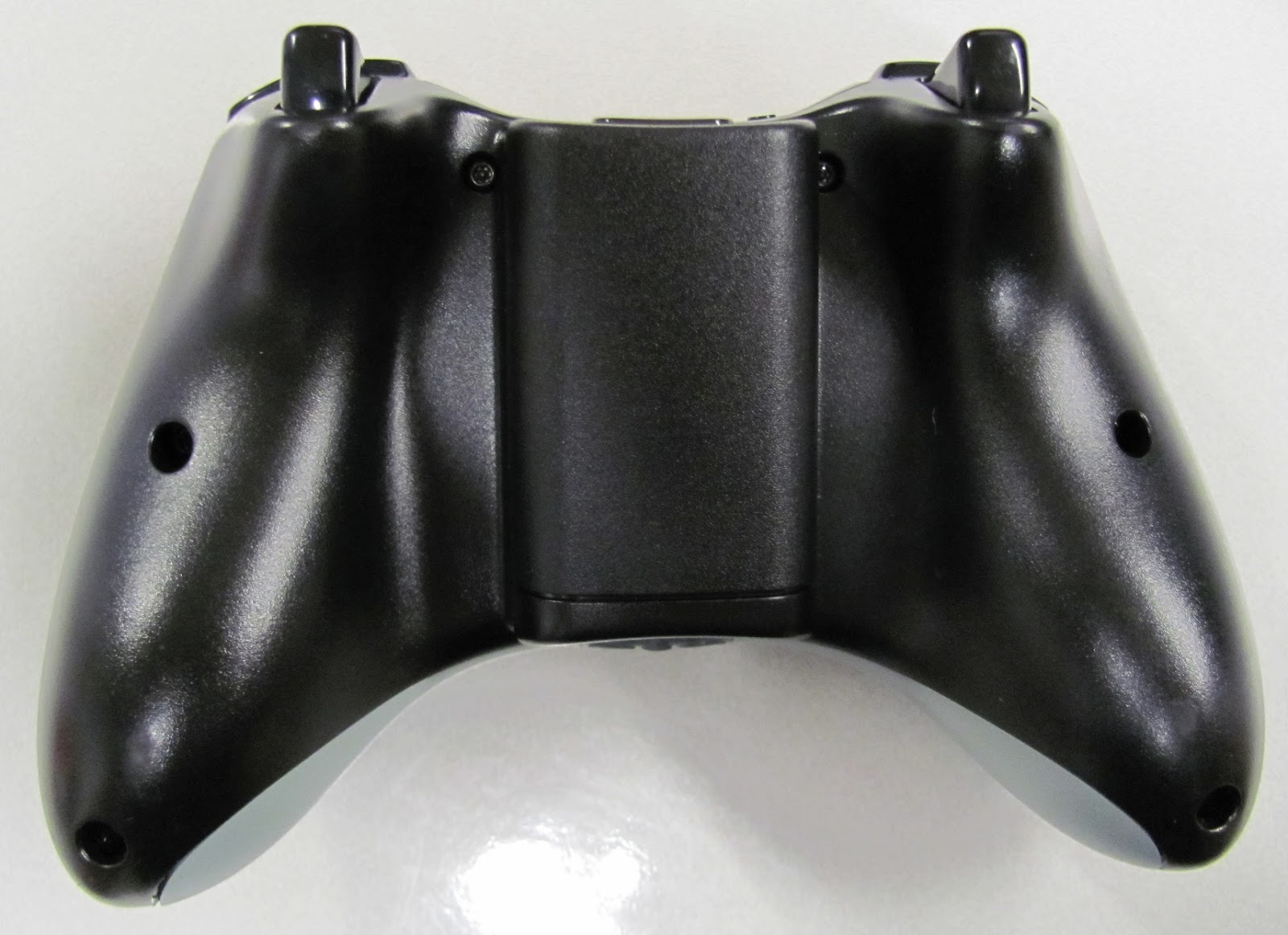 Cleaning Xbox 360 wireless controller with corroded battery holder