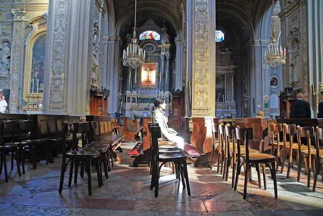 Interiores-Duomo-Ferrara-Italia