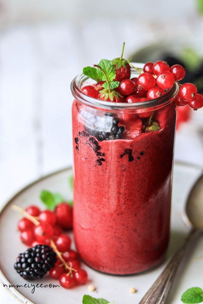 Berry red beet smoothie. Need more recipes? Check out 15+ List of Vegan Drinks that are Extremely Delicious. easy vegan smoothies | vegan fruit smoothie recipes | vegan smoothie recipes breakfast | vegan smoothies recipes | smoothie recipes vegan #vegan #berry #drinks #smoothie #vegandiet