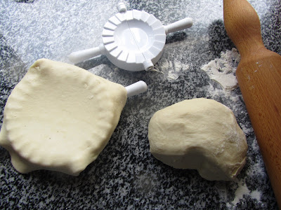  EMPANADILLAS DE ATÚN (HORNEADAS O FRITAS) 