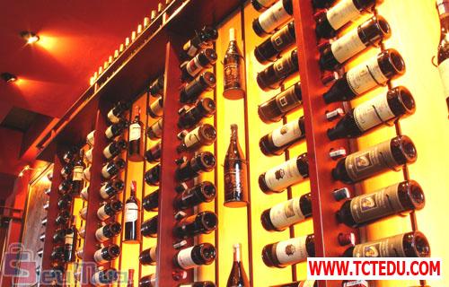 Rượu vang West Egde giá chỉ có 170.000đ, được chiết xuất từ trái cây chín mọng Rượu vang West Egde giá chỉ có 170.000đ, được chiết xuất từ trái cây chín mọng