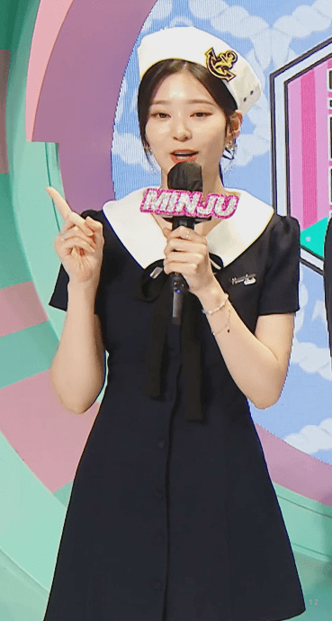 아이즈원> 마린룩 입은 음악중심 MC 김민주