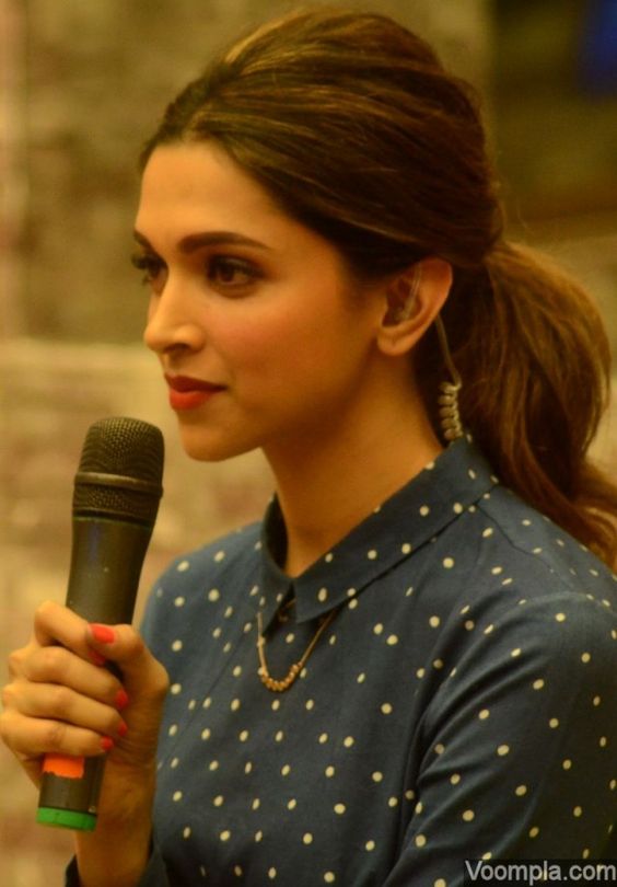 7 Beautiful Hairstyles For Silk Saree 7 Beautiful Hairstyles For Silk Saree