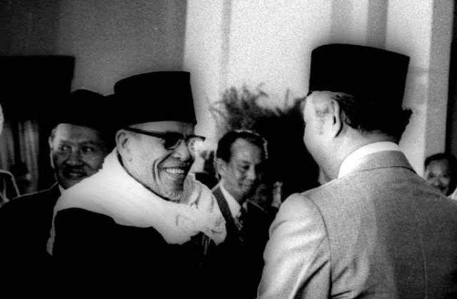 Kenapa Orang Komunis Masih Shalat? Buya Hamka: Siasat untuk Menarik Orang Lain Kenapa Orang Komunis Masih Shalat? Buya Hamka: Siasat untuk Menarik Orang Lain