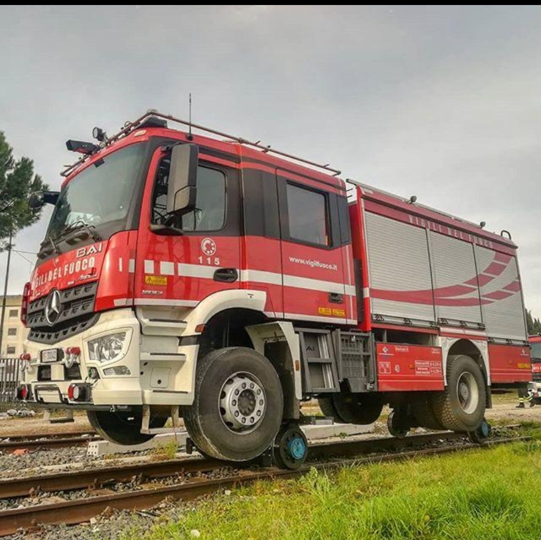 Claudio Bottagisi Vigili del fuoco di Como, consegnato il nuovo mezzo antincendio polifunzionale