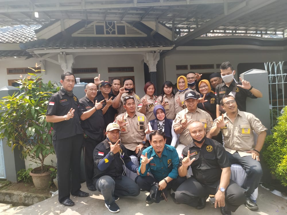 Walaupun ahir pekan, Dokter dr.Zam Zanariah,Sp.S.M.Kes tetap bergerak menyapa warga