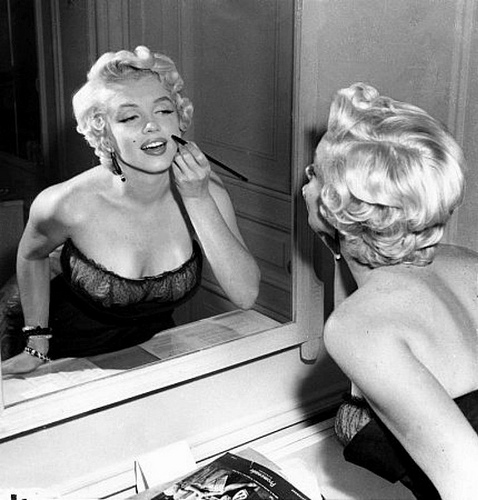 Life With 4 Boys 4 Pin Up Girl Hair Tutorials For Medium To Short