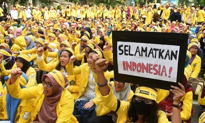 Puluhan Mahasiswa Ditahan, Demo Tolak PPKM di Ambon Berlanjut