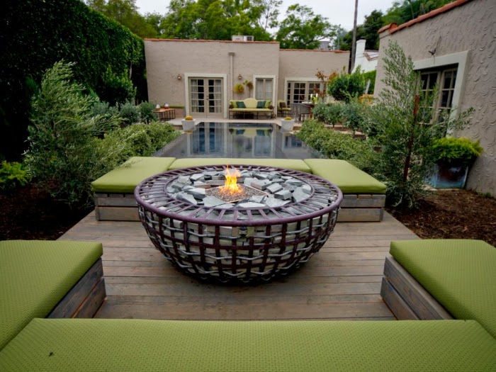 Modern Garden Design With A Fire Pit In The Middle | Houzz Home