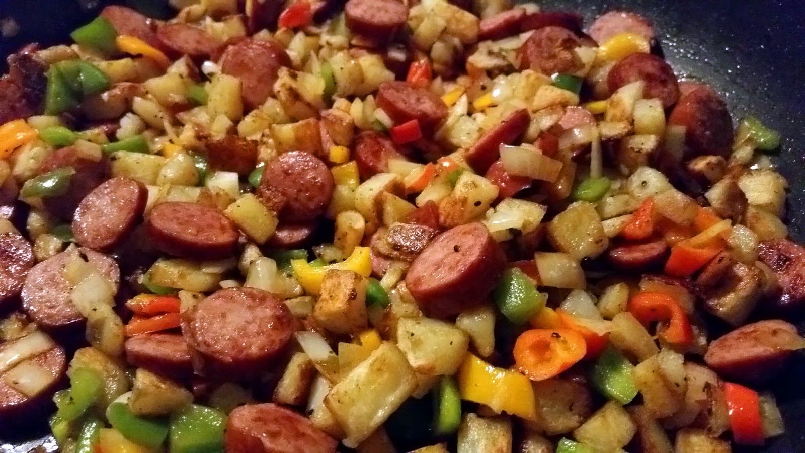 Daileo Paleo Turkey Kielbasa, Pepper, Onion and Potato Hash