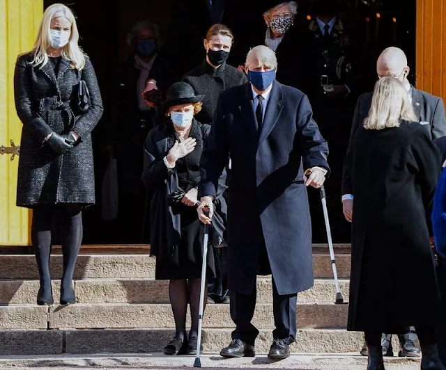 King Harald, Queen Sonja, Crown Prince Haakon, Crown Princess Matte-Marit, Princess Martha Louise and Princess Astrid