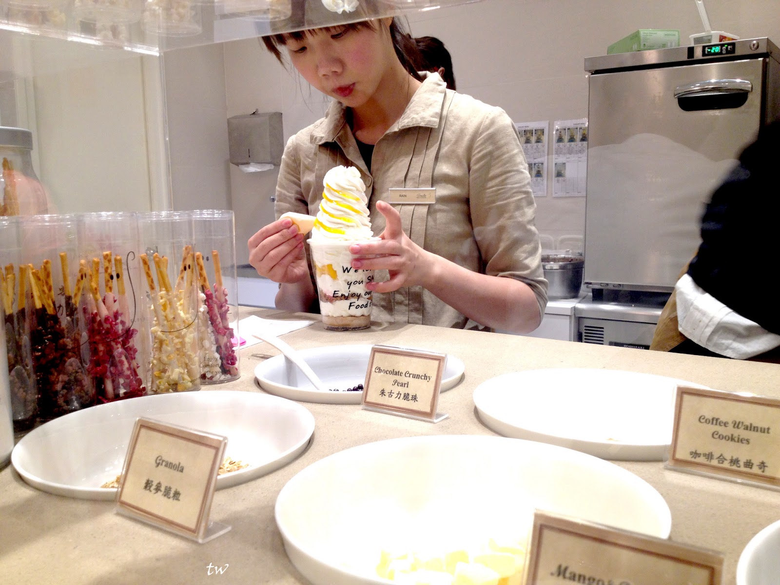 PartyStuff Hong Kong Smile Yogurt The frozen yogurt means to make