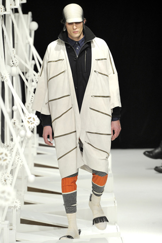 The Style Examiner: Menswear Trend for Autumn/Winter 2012: The Cape Effect