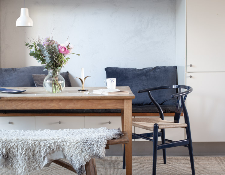 Mondrian Inspired Interior With Modern Geometric Accents