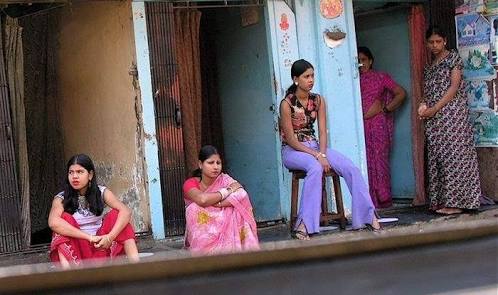लॉक डाउन और कोरोना की वजह से सेक्स वर्कर को हुआ नुकसान कर्जे में डूबी सोनागाछी की 89% महिला सैक्स वर्कर: सर्वेक्षण लॉक डाउन और कोरोना की वजह से सेक्स वर्कर को हुआ नुकसान कर्जे में डूबी सोनागाछी की 89% महिला सैक्स वर्कर: सर्वेक्षण