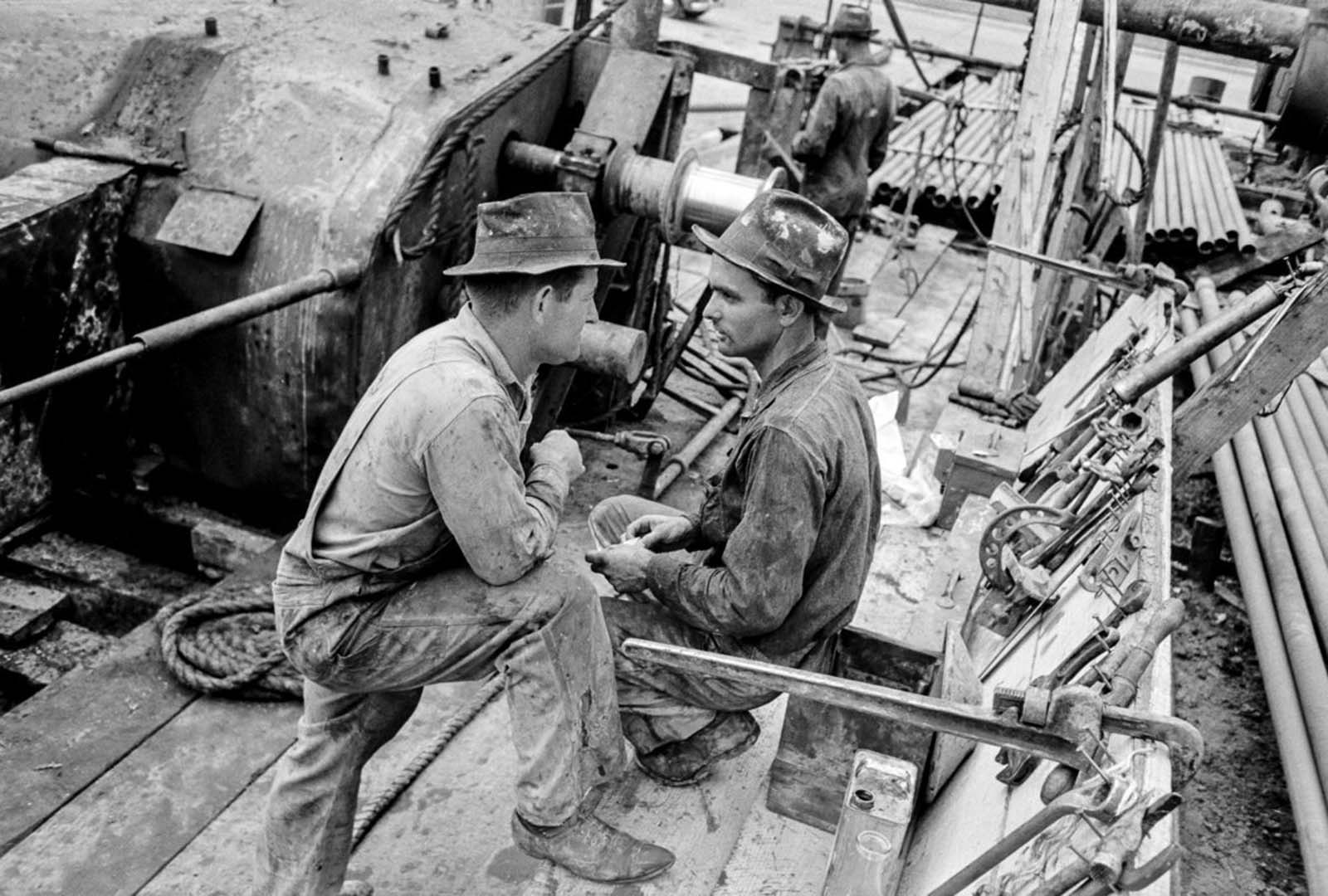 The hard life of roughnecks of the East Texas Oil Field  1939 - 38