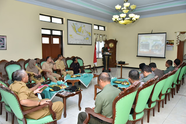 Komandan Satgas TMMD Paparkan Pelaksanaan TMMD 105 di Trenggalek
