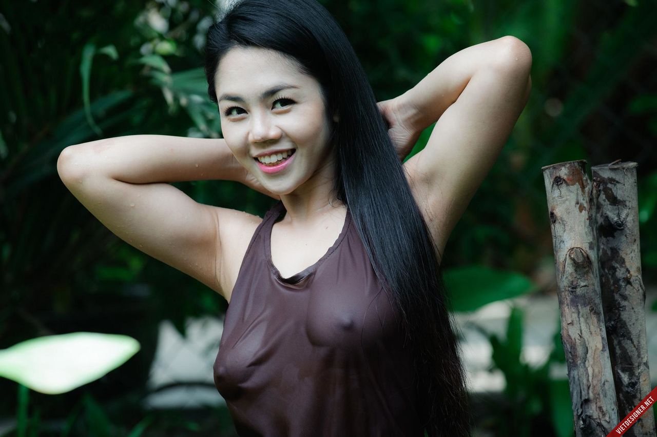Vietnamese girls are hot. 