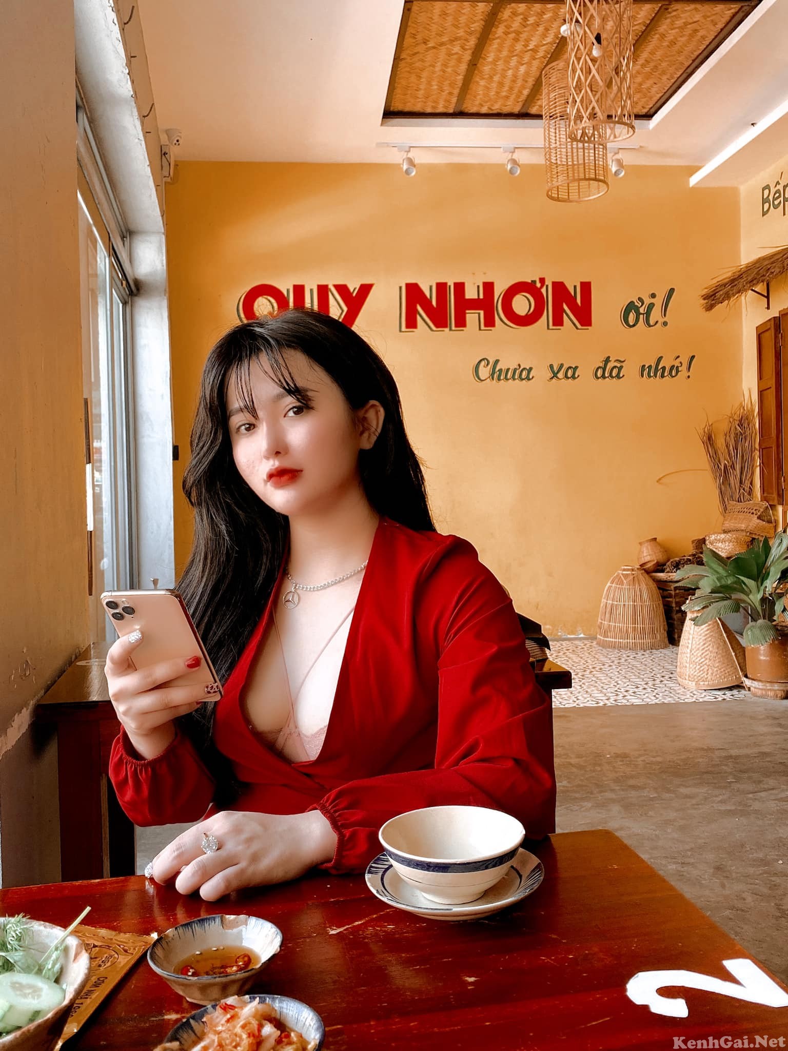 Emy Dung: Ngực em to nhưng anh đừng lo nghĩ nhiều =))