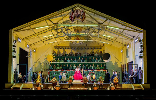 Britten: GLoriana - Royal Opera House, 2013 (Photo ROH/Clive Barda)