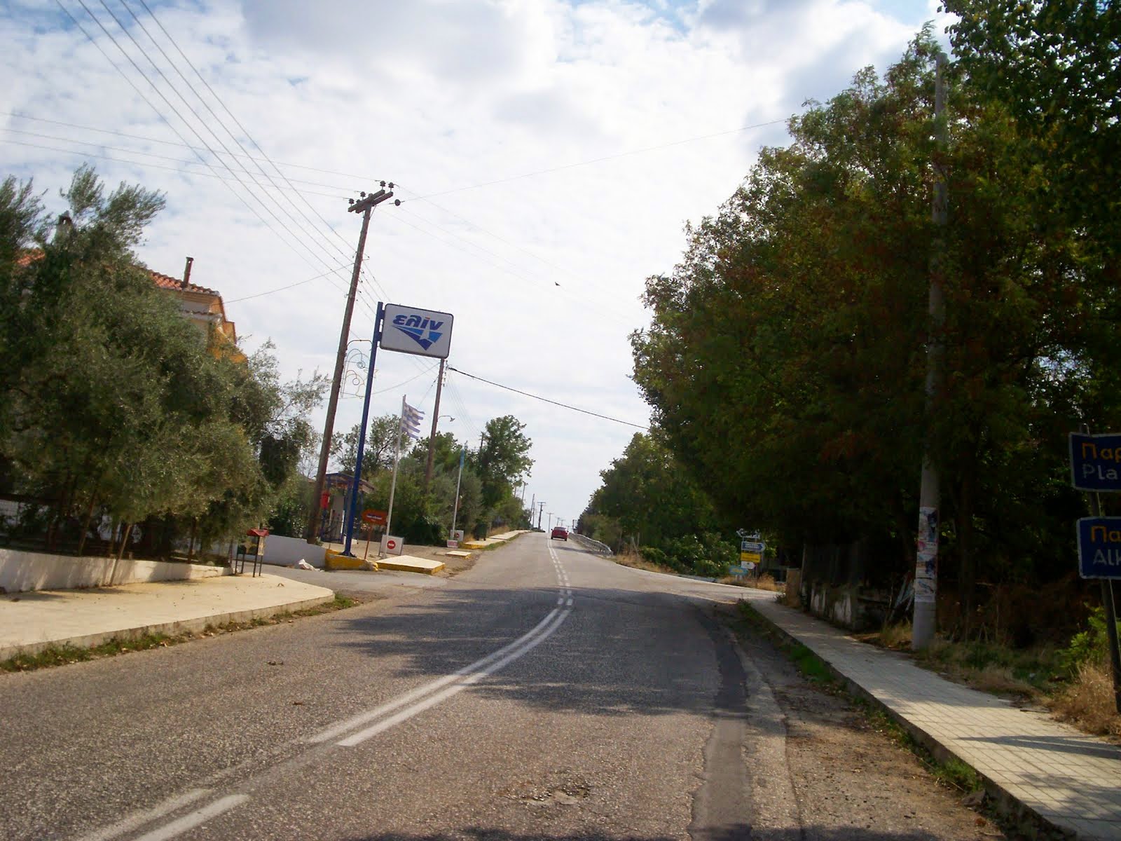 Είσοδος του Χωριού απο Μαρώνεια.