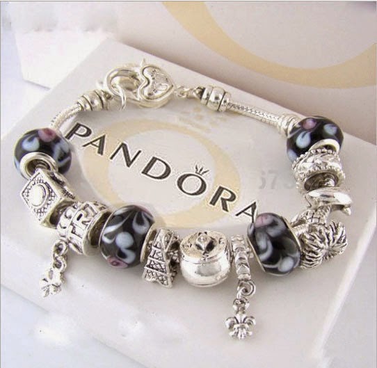Pandora christmas pudding