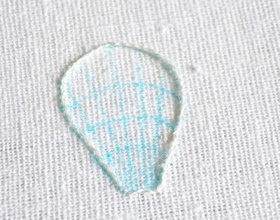 Thêu viền bằng mũi Split Stitch cho cánh hoa