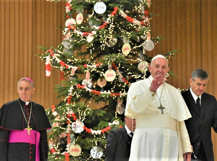 Pope Francis Christmas Greeting To Vatican Employees 2022 Pope Francis' Says "..We Always Need To Let Ourselves Be Renewed By The  Smile Of The Child Jesus. Let His Defenceless Goodness Purify Us..." Christmas  Greetings To Employees