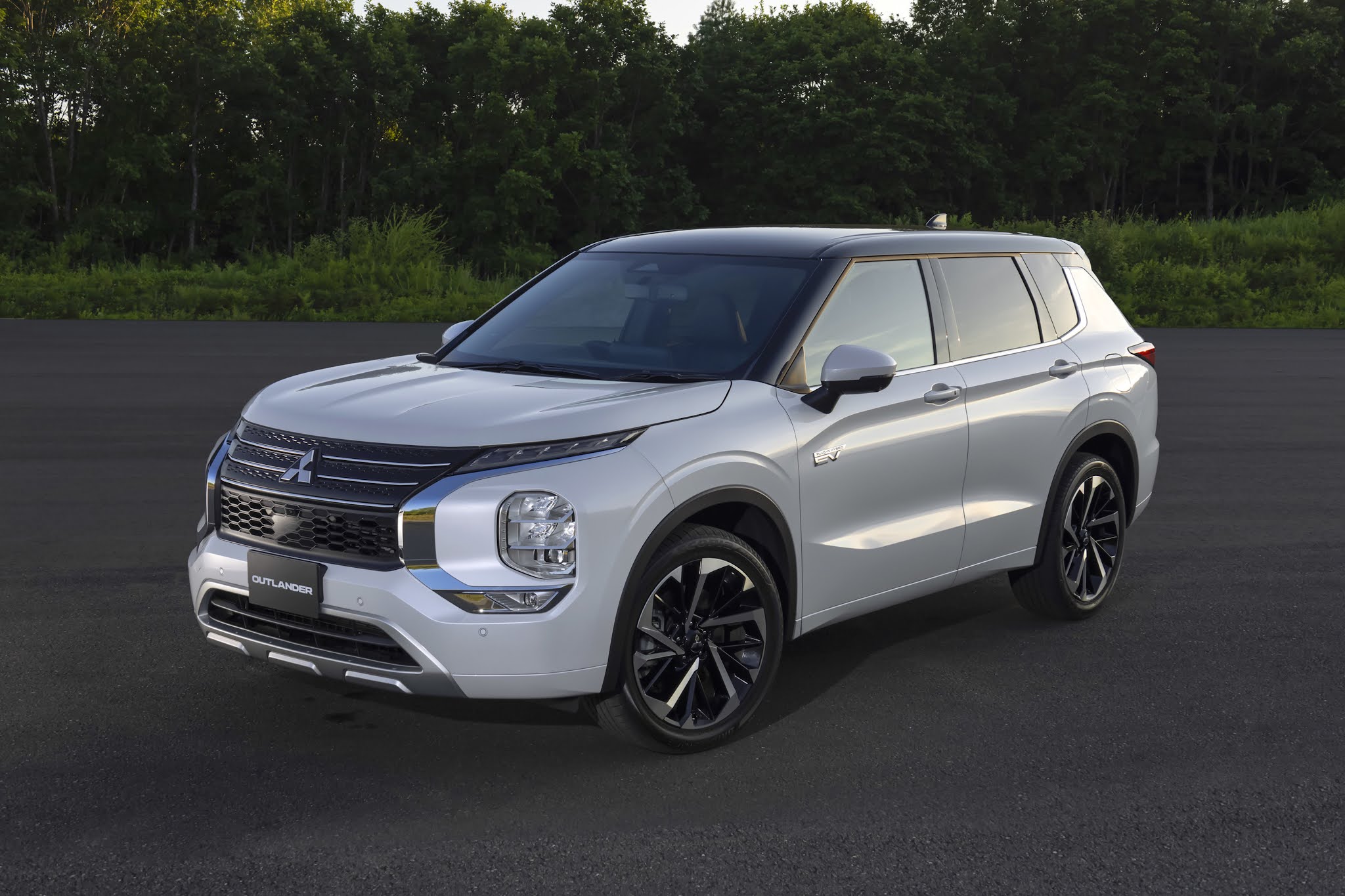 Mitsubishi Motors Reveals The Design of the All-New Outlander PHEV Model Mitsubishi Motors Reveals The Design of the All-New Outlander PHEV Model
