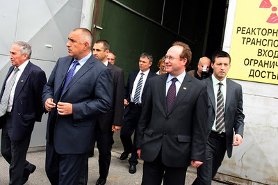 На 19.05.2011 г. премиерът даде рамо за строителството на новия ядрен реактор в ж.к. Младост в София 