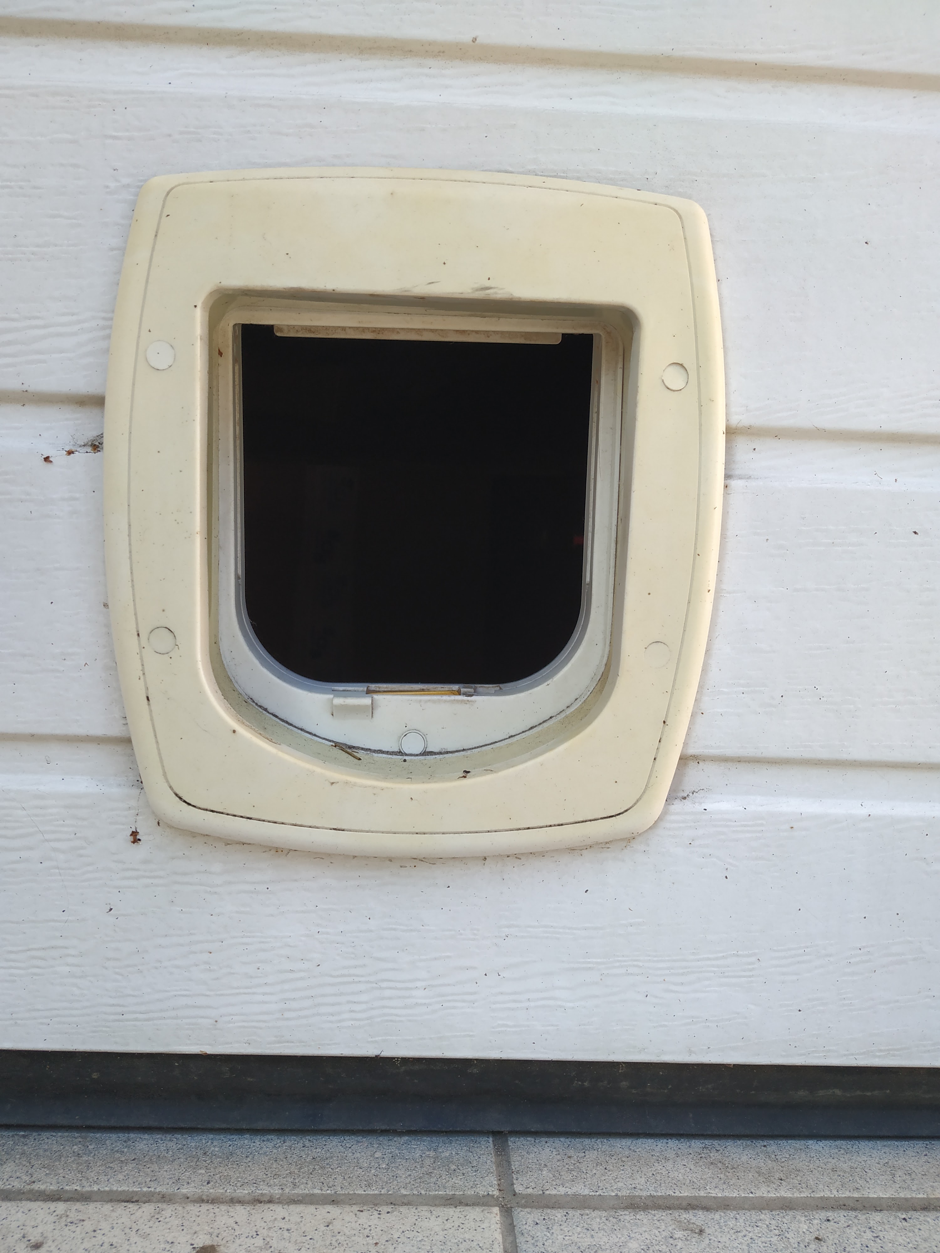 Extending a flap door's grip