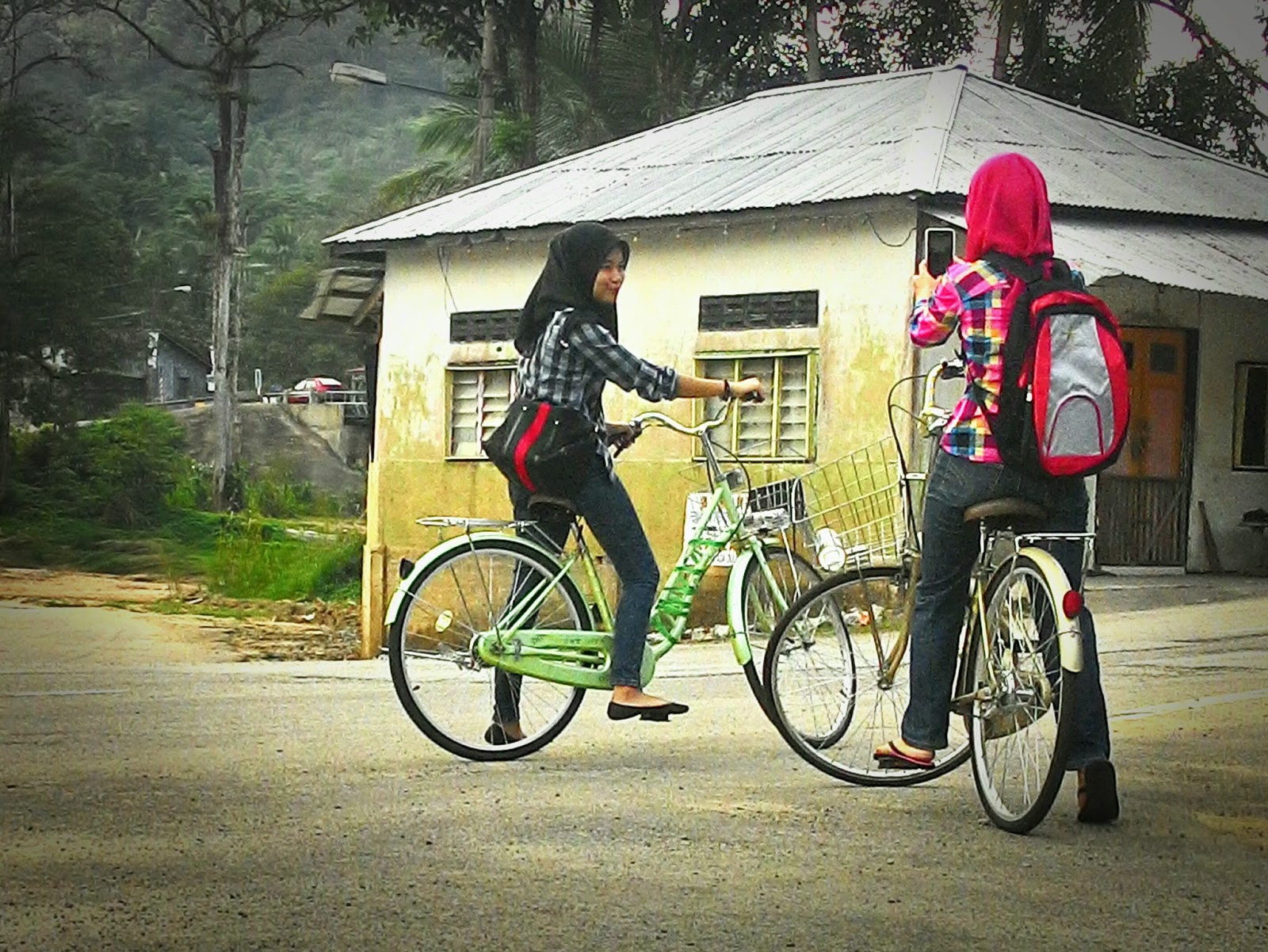Gadis Yang Langgar Basikal Di Jb