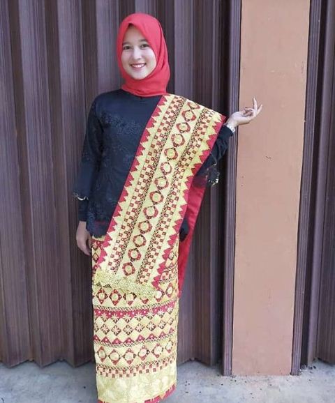 Kain Tradisional Khas Lampung Kain Tapis Kain Kawai Dan Lawai Kurung Aneka Budaya Indonesia