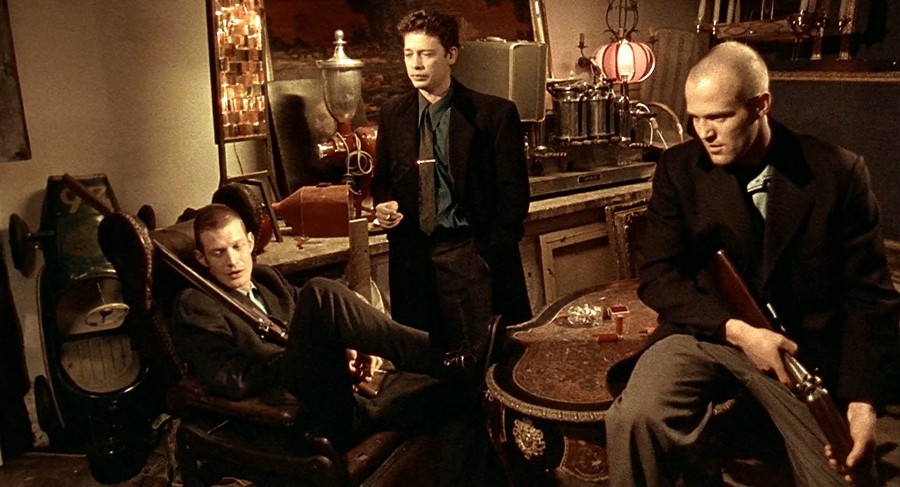 JOGOS, TRAPAÇAS E DOIS CANOS FUMEGANTES (DUBLADO/1080P) – 1998 FormatFactoryJogos%2BTrapa%25C3%25A7as%2Be%2B2%2Bcanos%2Bfumegantes.98.1080p..dual.mkv_snapshot_00.52.32.566