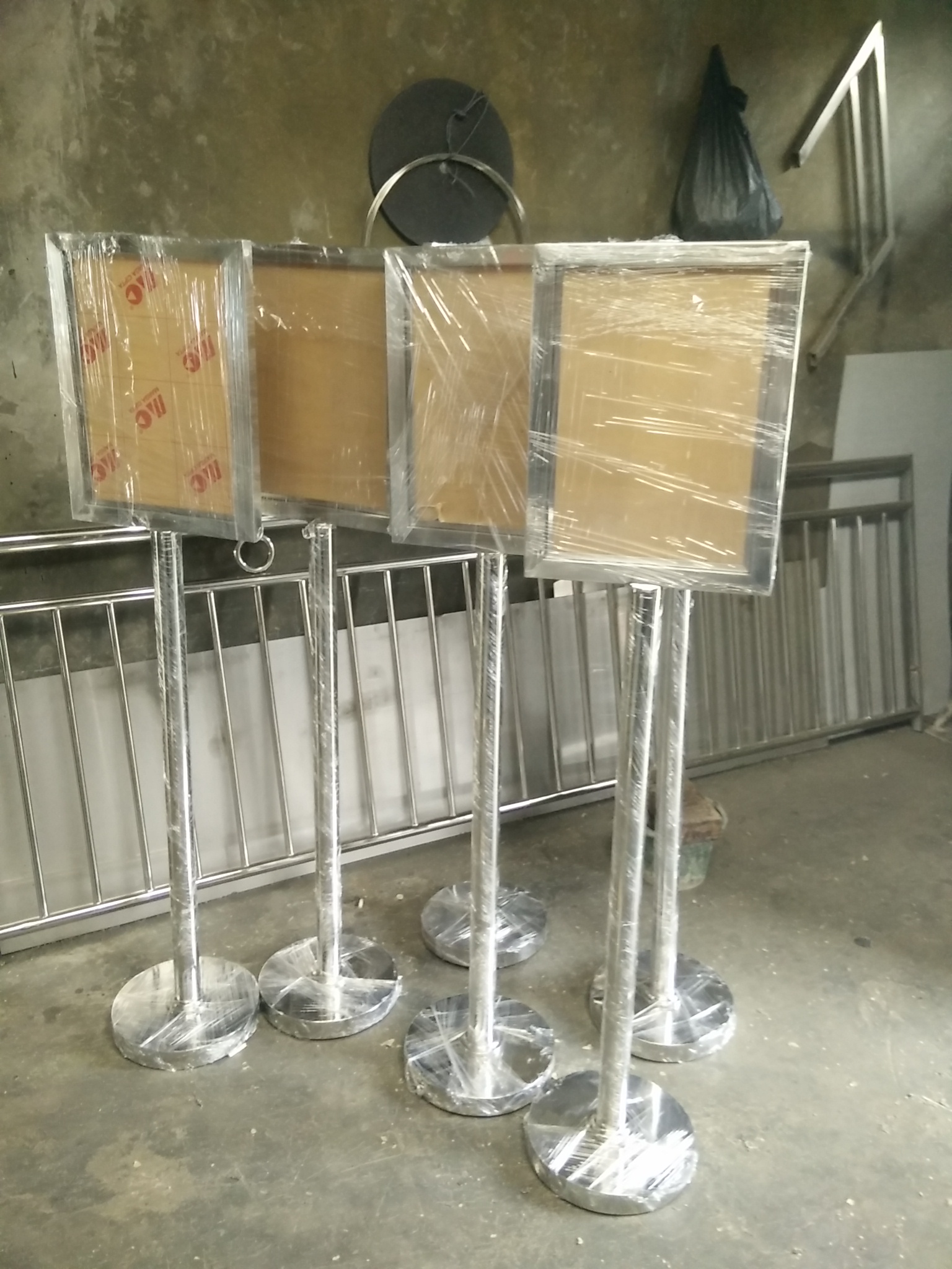 PRODUKSI STAINLESS STEEL HURUF TIMBUL RAMBU RAMBU NEON BOX