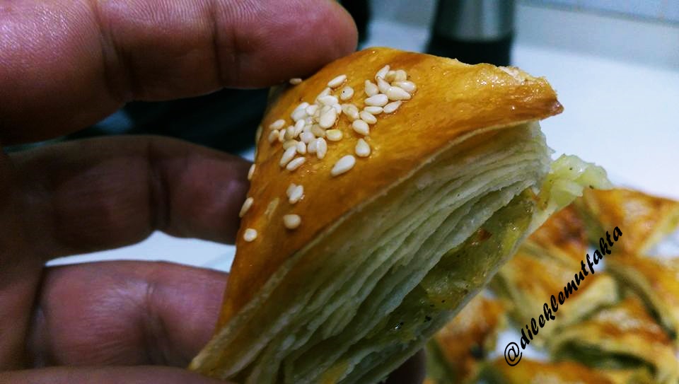 Hazır Yufkadan Çıtır Çıtır Pırasalı ve Patatesli Üçgen Börek Dilek�le