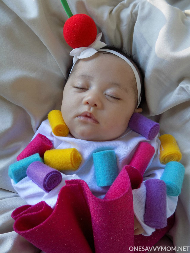 One Savvy Mom ™ NYC Area Mom Blog NoSew DIY Baby Cupcake Costume