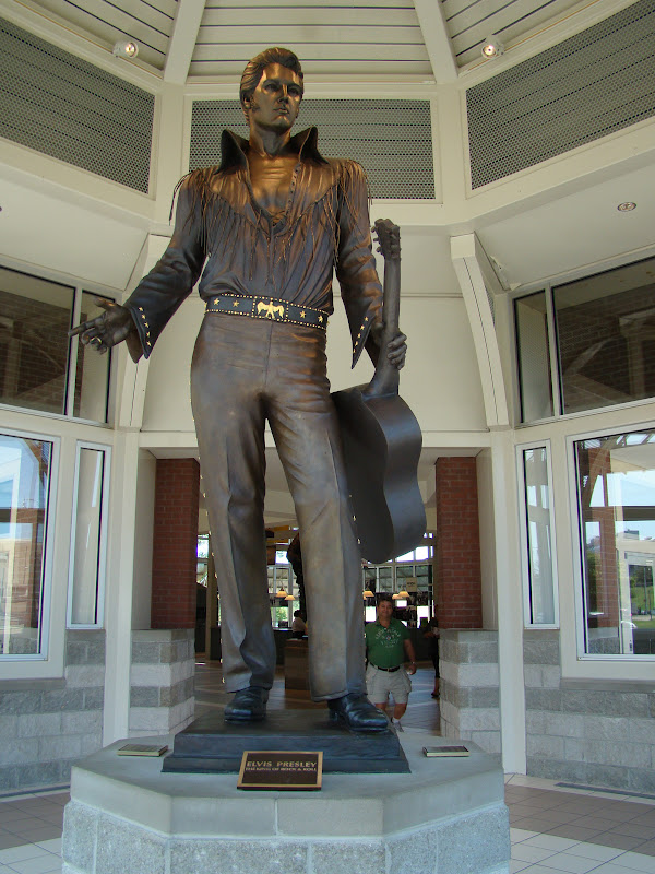Hostess Gewähren Depression elvis statue las vegas Bogen Marketing Sprecher