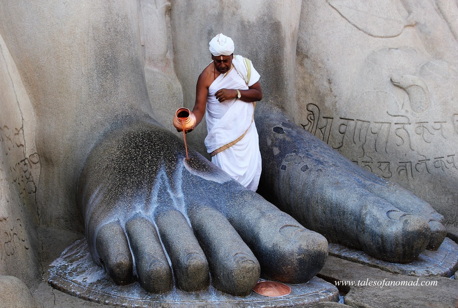 Tales Of A Nomad Shravanabelagola 652 Steps to the Colossal Gomateshwara