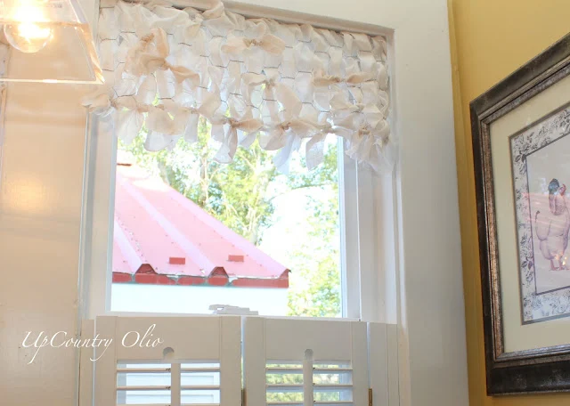 Chicken wire window valance by UpCountry Olio featured on I Love That Junk