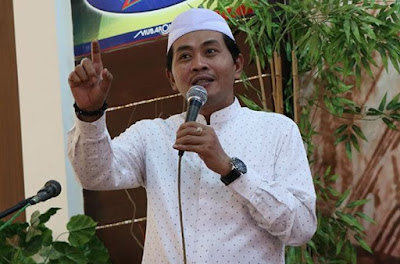 100+ Contoh Pantun Pembuka Salam Pidato Agar Acara Seru dan Menghibur