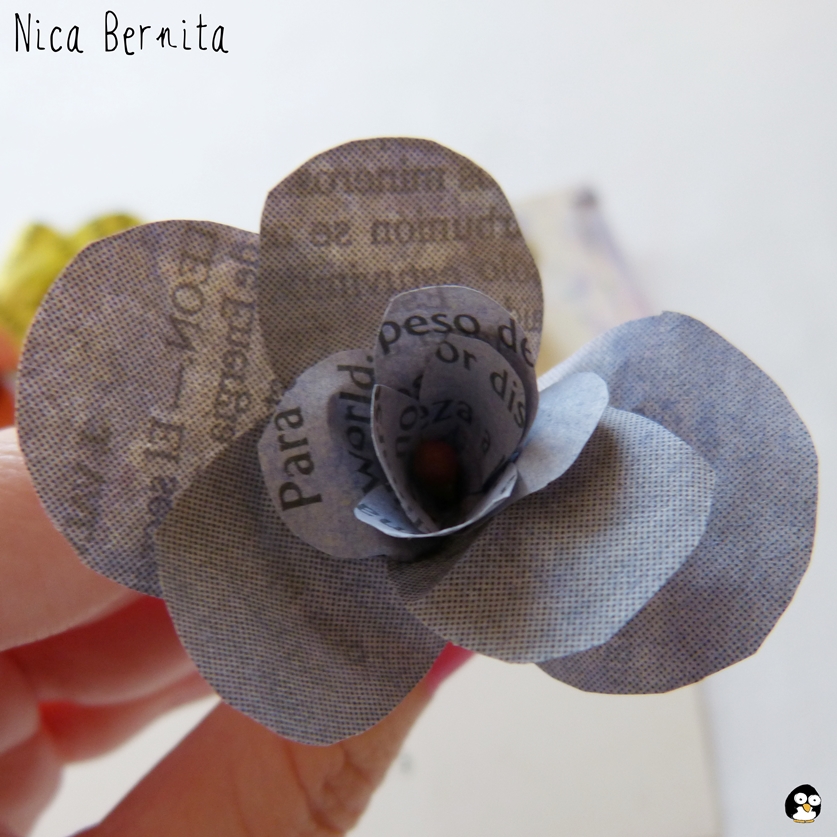 Flor de papel de periódico. Nica Bernita