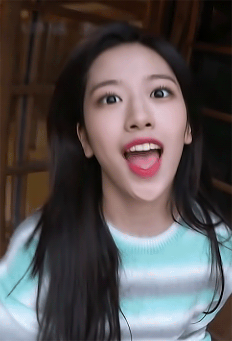 아이즈원> 신난 안유진 얼빡 미모