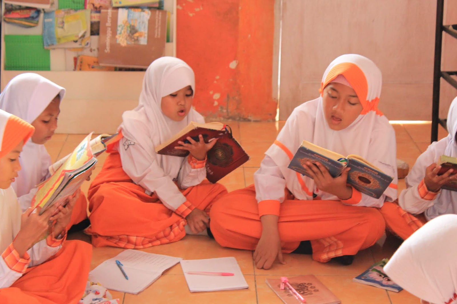 Dekatkan Hati dengan Akhlak Islam - Sekolah Juara Medan