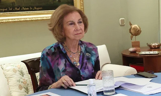 Annual meeting of the Board of Directors of the Queen Sofía Spanish Institute. floral print blouse, gold necklace and bracelet