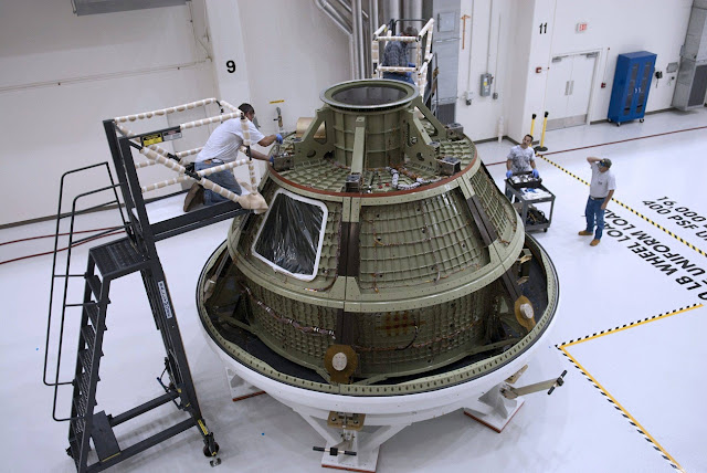 Беспилотный испытательный вариант корабля «Орион», готовый к миссии EFT-1 / NASA