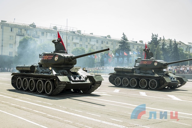 Парад Победы 2020 в Луганске