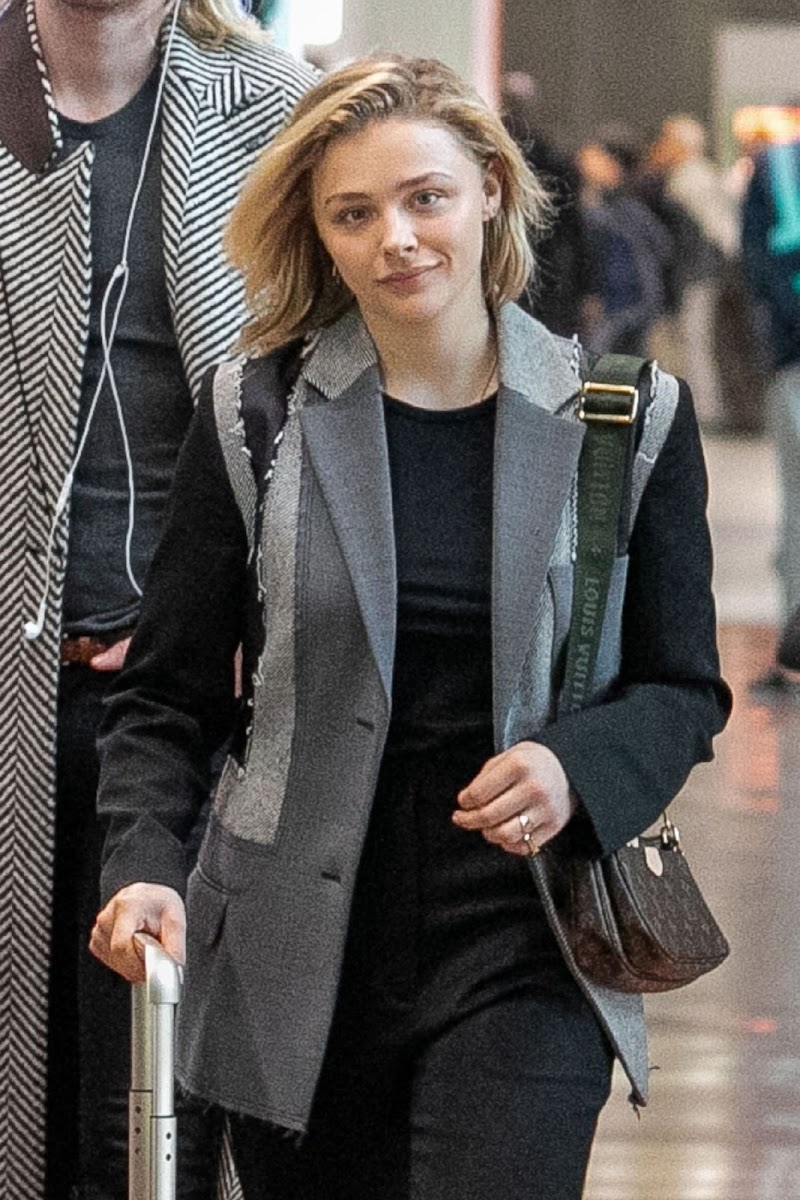 Chloë Grace Moretz Clicks at Charles-de-gaulle Airport in Paris 29 Sep-2019